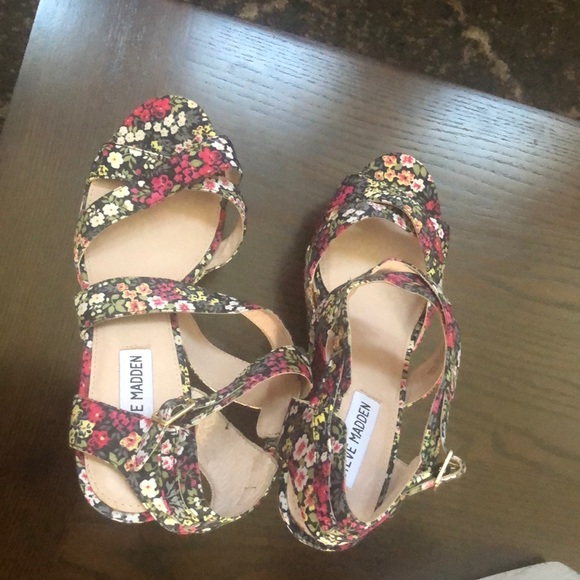 Steve Madden Floral Platform Wedges - Picture 3 of 5